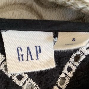 GAP Tops - GAP eyelet embroidered black & white top GAP Tops - GAP eyelet embroidered black & white top